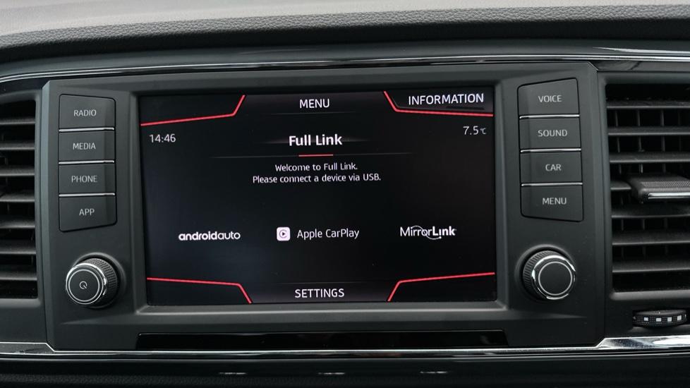 Apple CarPlay/Android Auto 