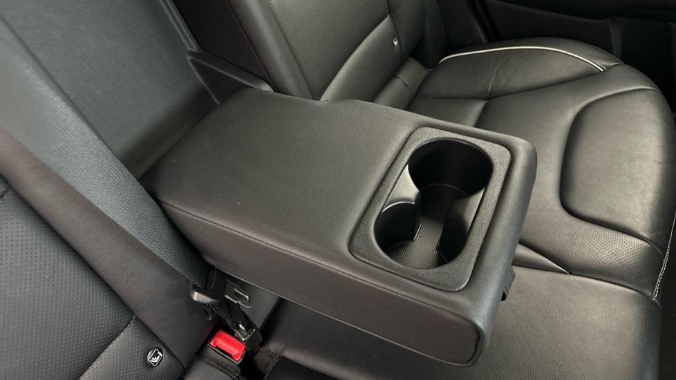 Rear Armrest/ Cup Holder