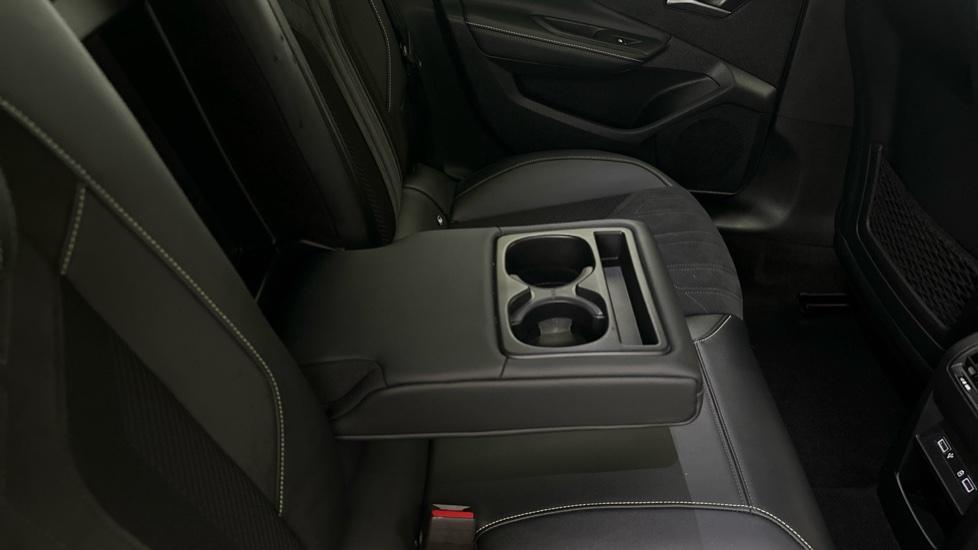 Rear Armrest/ Cup Holder