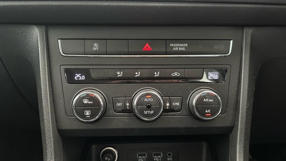 Air Conditioning / Dual Climate Control  /Auto Stop/Start 