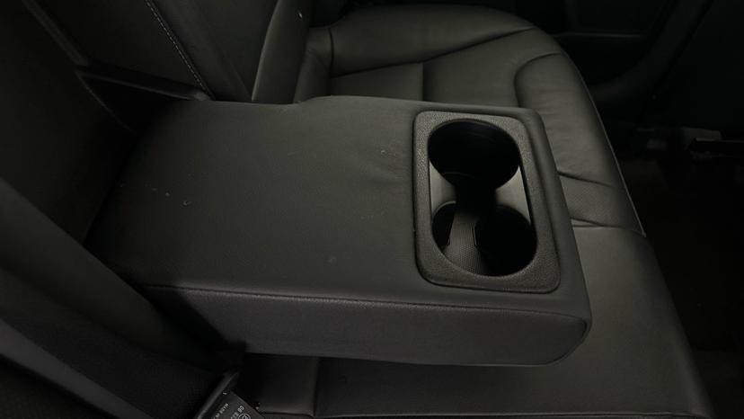 Rear Armrest/ Cup Holder