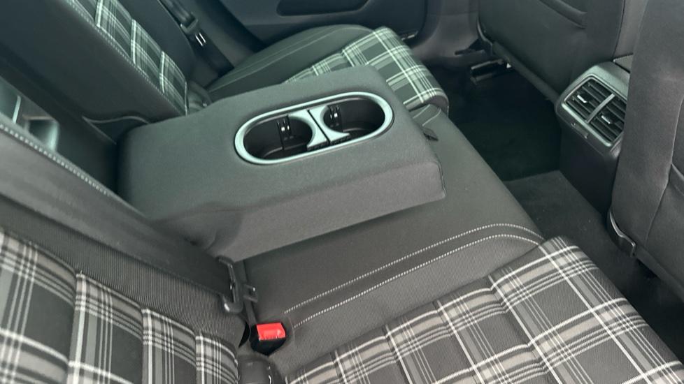 Rear Armrest/ Cup Holder