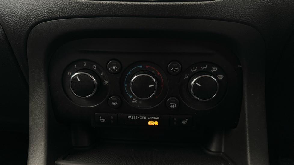 Air Conditioning / Heated Seats 