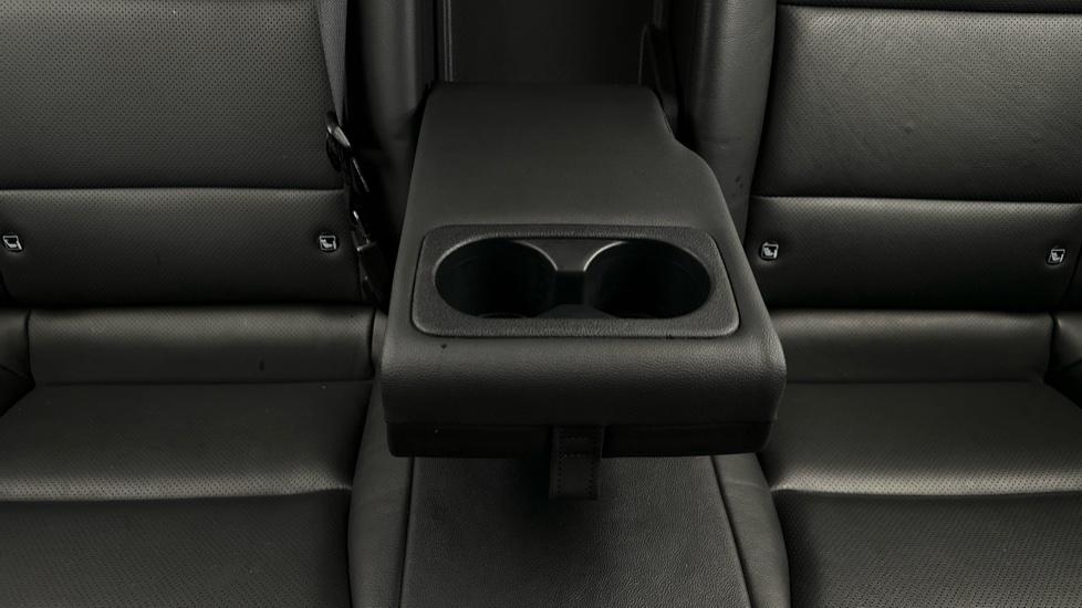 Rear Armrest/ Cup Holder