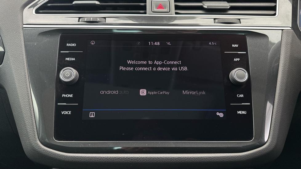 Apple CarPlay/Android Auto 