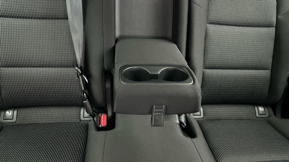 Rear Armrest/ Cup Holder