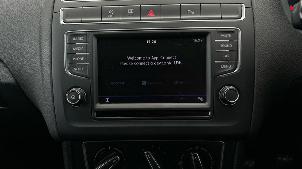 Apple Car Play & Android Auto