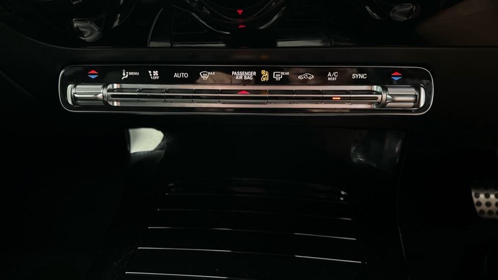 Dual Climate Control / Air Conditioning 