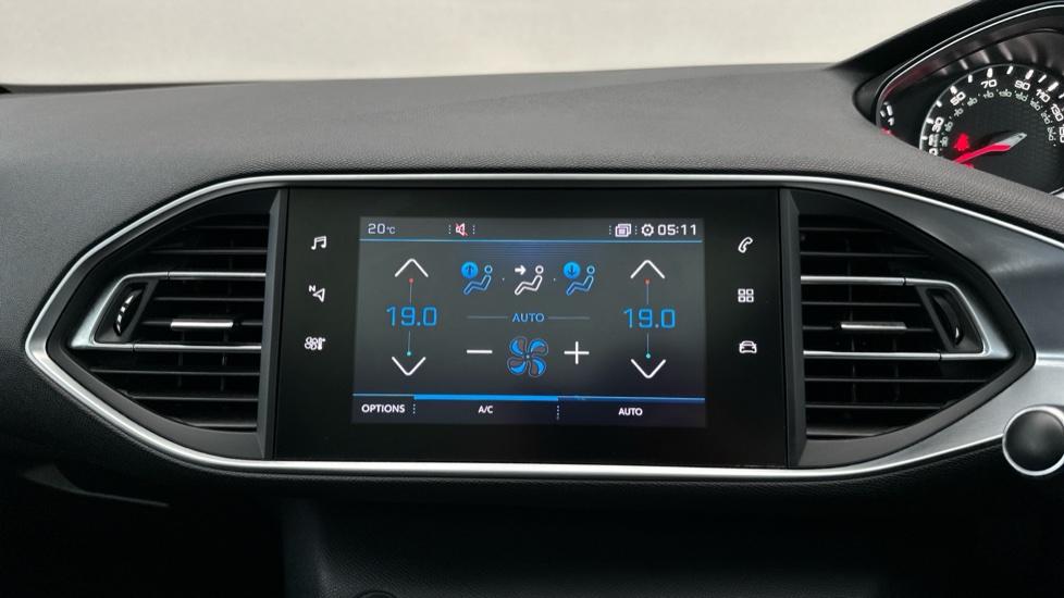 Air Conditioning /Dual Climate Control 