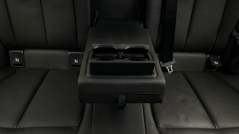 Rear Armrest/ Cup Holder