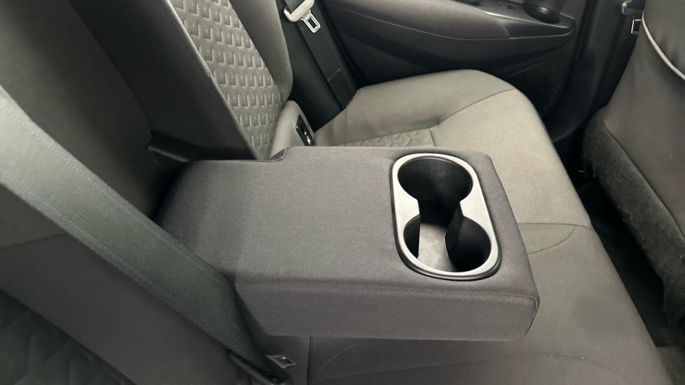 Rear Armrest/ Cup Holder