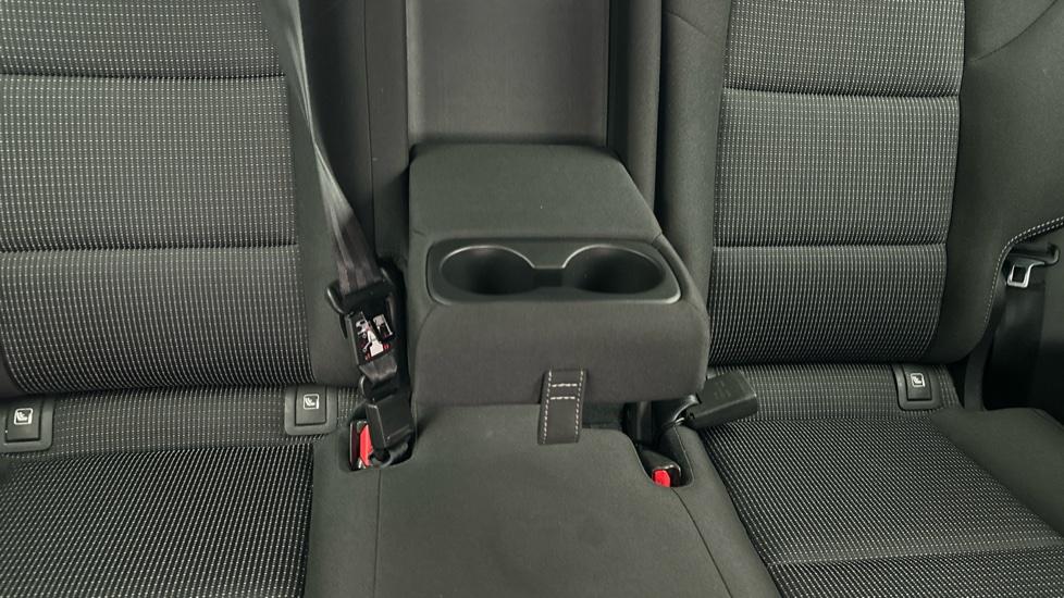 Rear Armrest/ Cup Holder