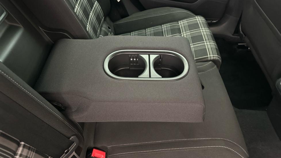 Rear Armrest/ Cup Holder