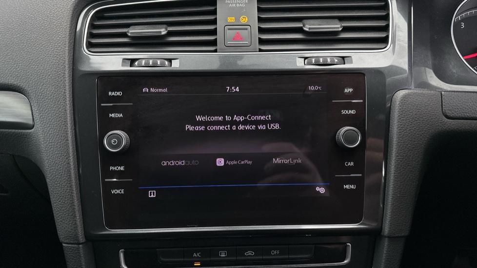 Apple Car Play & Android Auto