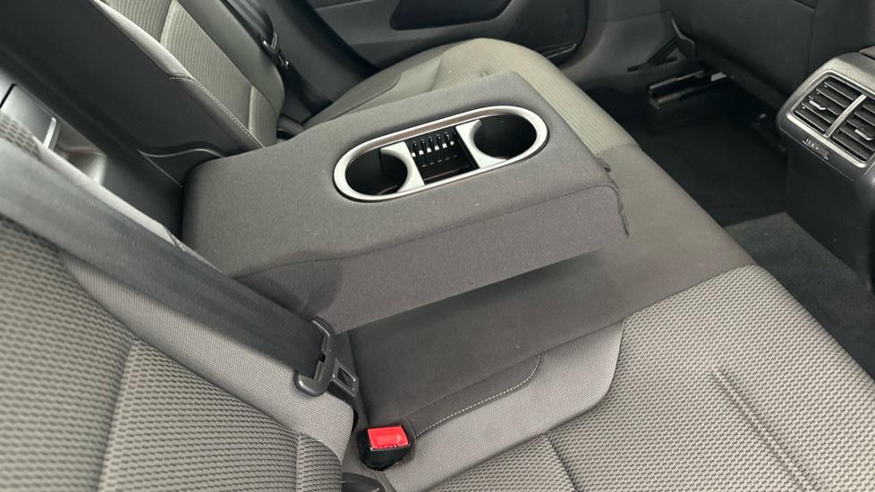 Rear Armrest/ Cup Holder