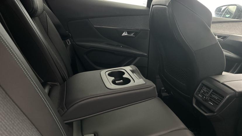 Rear Armrest/ Cup Holder