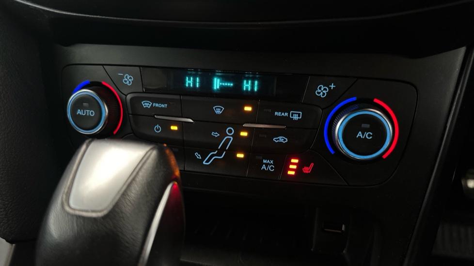 Air Conditioning /Dual Climate Control /Heated Seats 