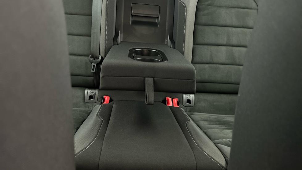 Rear Armrest/ Cup Holder