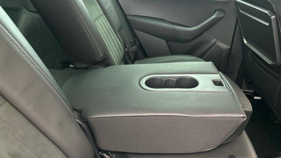 Rear Armrest/ Cup Holder