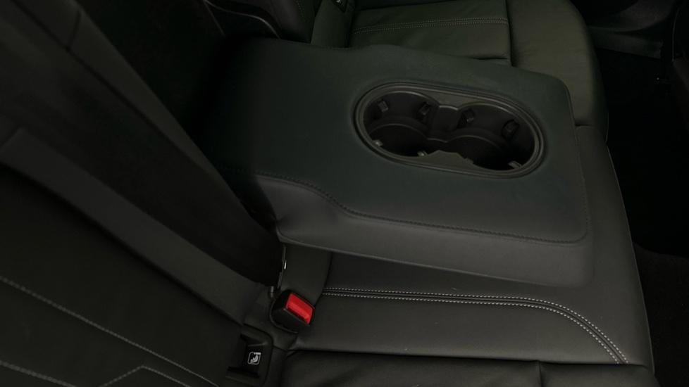 Rear Armrest/ Cup Holder