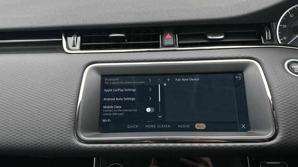 Bluetooth / Apple CarPlay / Android Auto 