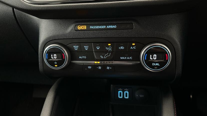 Air Conditioning /Dual Climate Control 