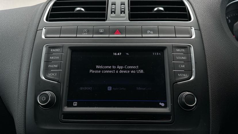 Apple CarPlay/Android Auto 