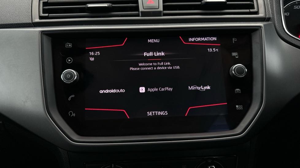 Apple Car Play & Android Auto