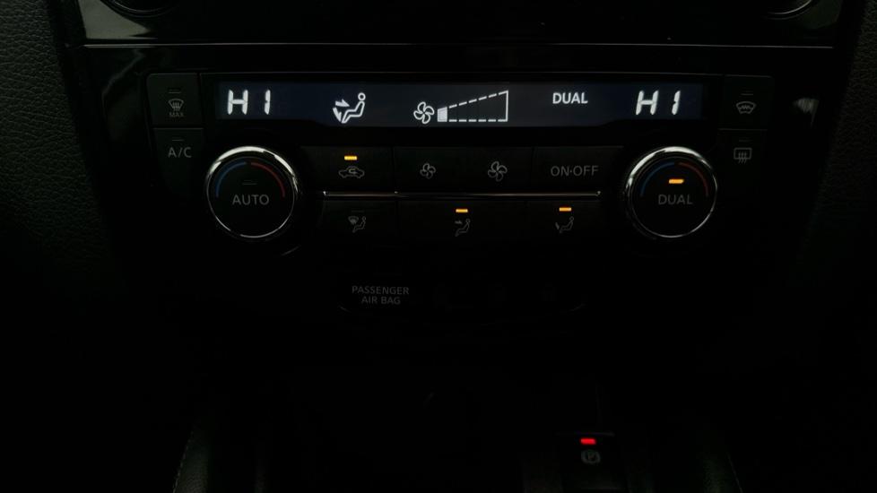 Air Conditioning  /Dual Climate Control 