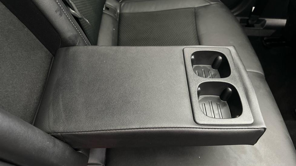 Rear Armrest/ Cup Holder