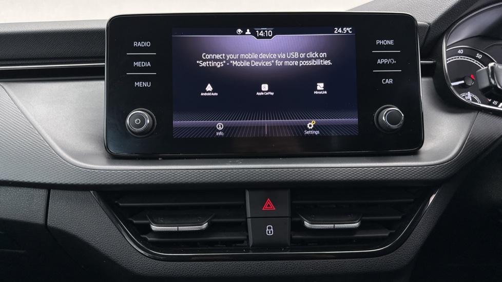 Apple CarPlay/Android Auto 