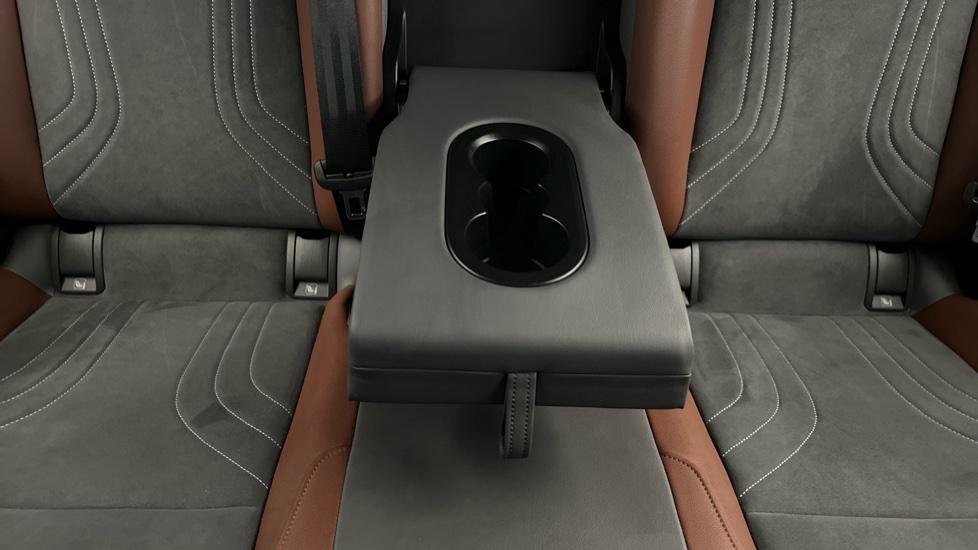 Rear Armrest/ Cup Holder