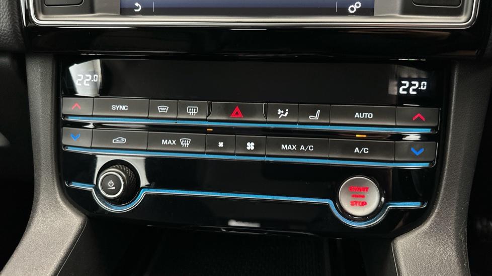 Dual Climate Control  / Air Conditioning 