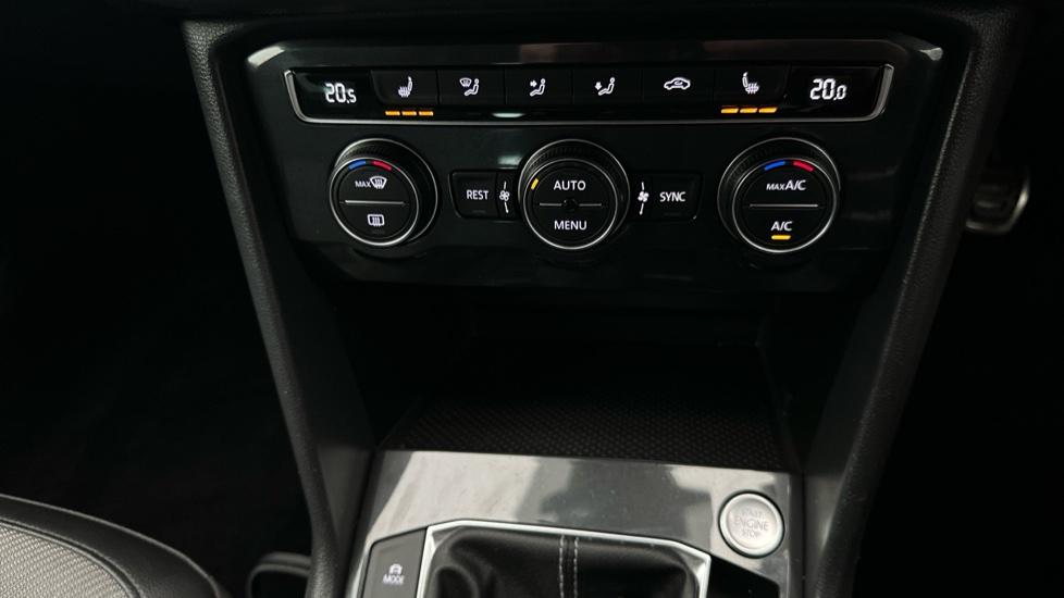 Air Conditioning /Dual Climate Control /Heated Seats 