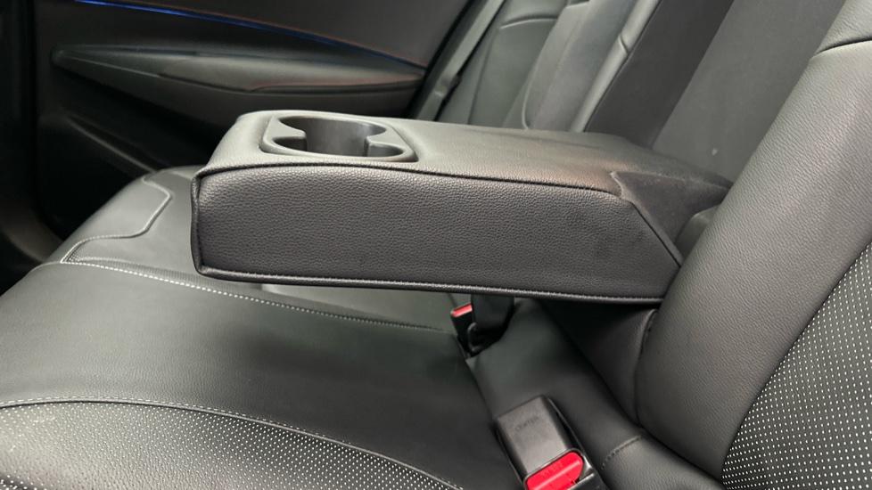 Rear Armrest/ Cup Holder