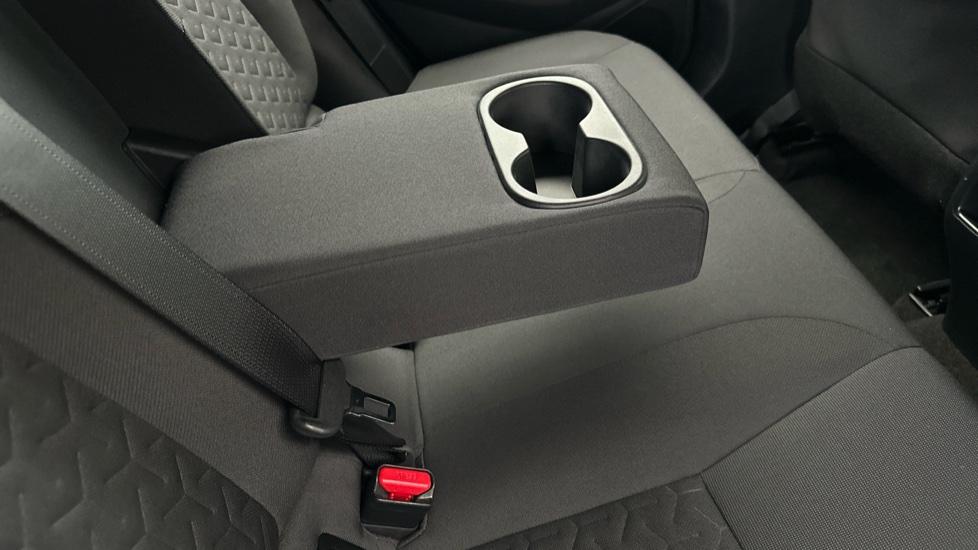 Rear Armrest/ Cup Holder