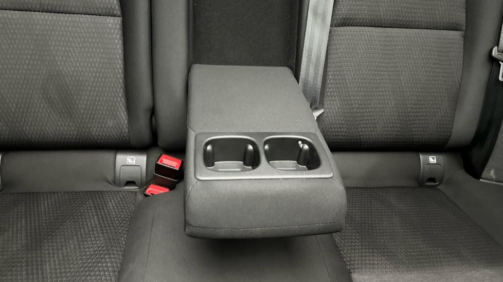 Rear Armrest/ Cup Holder