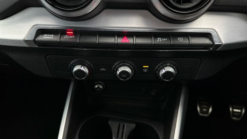 Air Conditioning /Auto Stop/Start /Dual Climate Control 