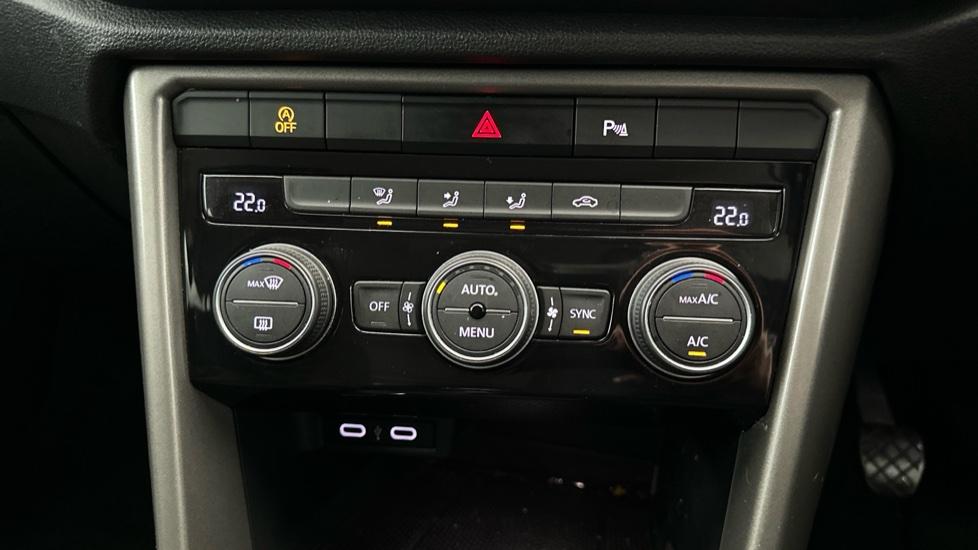 Dual Climate Control  / Air Conditioning  / Auto Stop/Start 