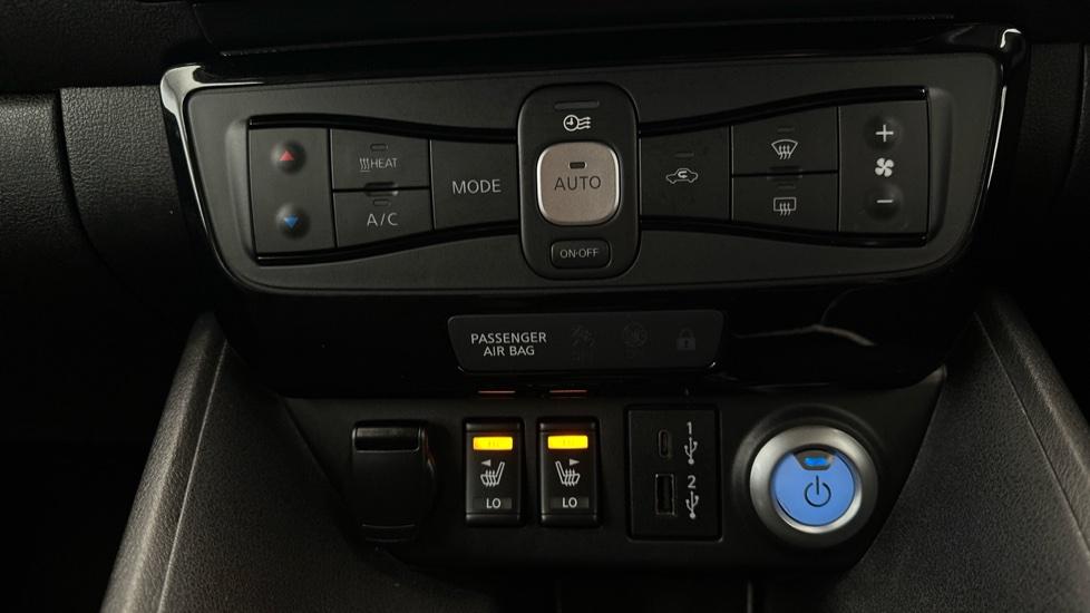 Air Conditioning /Heated Seats 