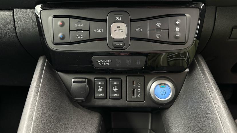 Air Conditioning / Heated Seats 