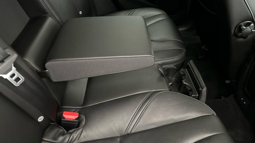 Rear Armrest/ Cup Holder