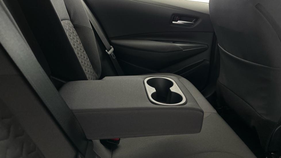 Rear Armrest/ Cup Holder