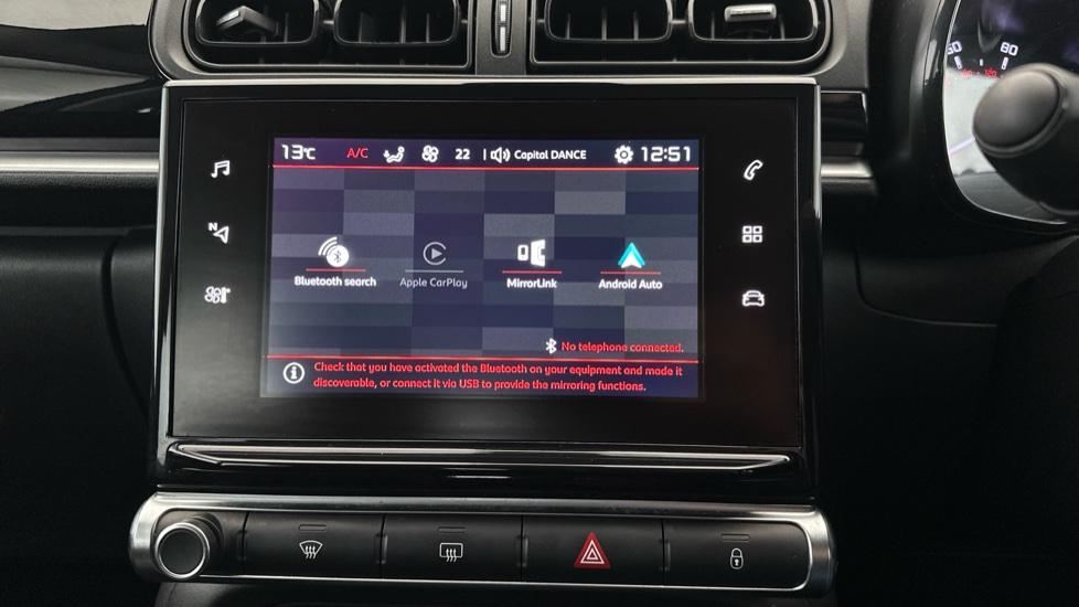 Bluetooth / Apple CarPlay / Android Auto 