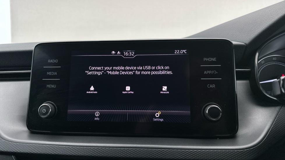 Apple Car Play & Android Auto