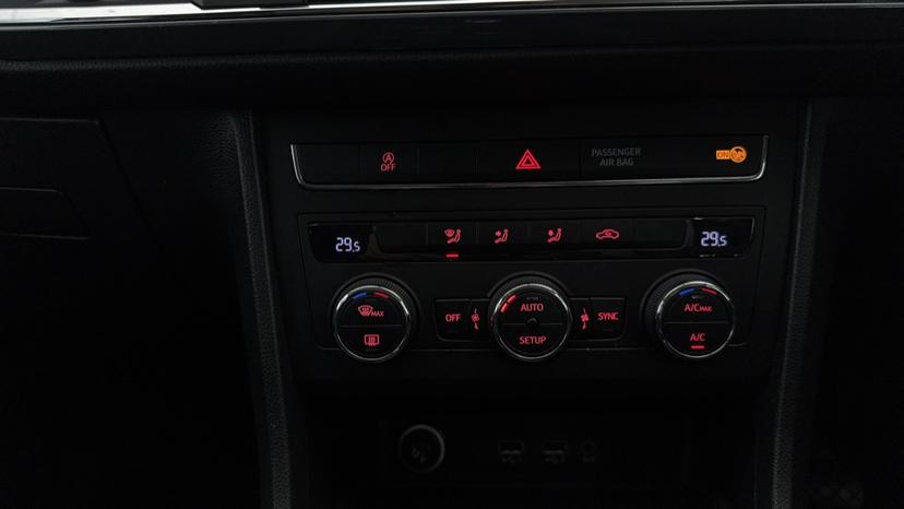 Dual Climate Control /Air Conditioning/Auto Stop Start 