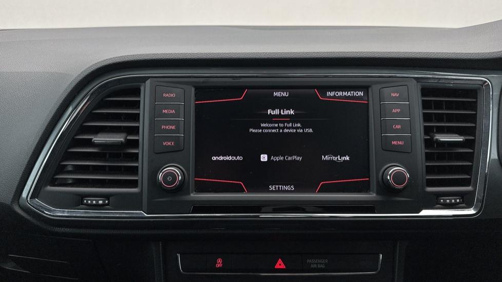 Apple CarPlay/Android Auto 