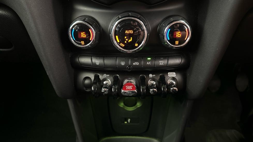 Dual Climate Control / Air Conditioning / Auto Stop/Start