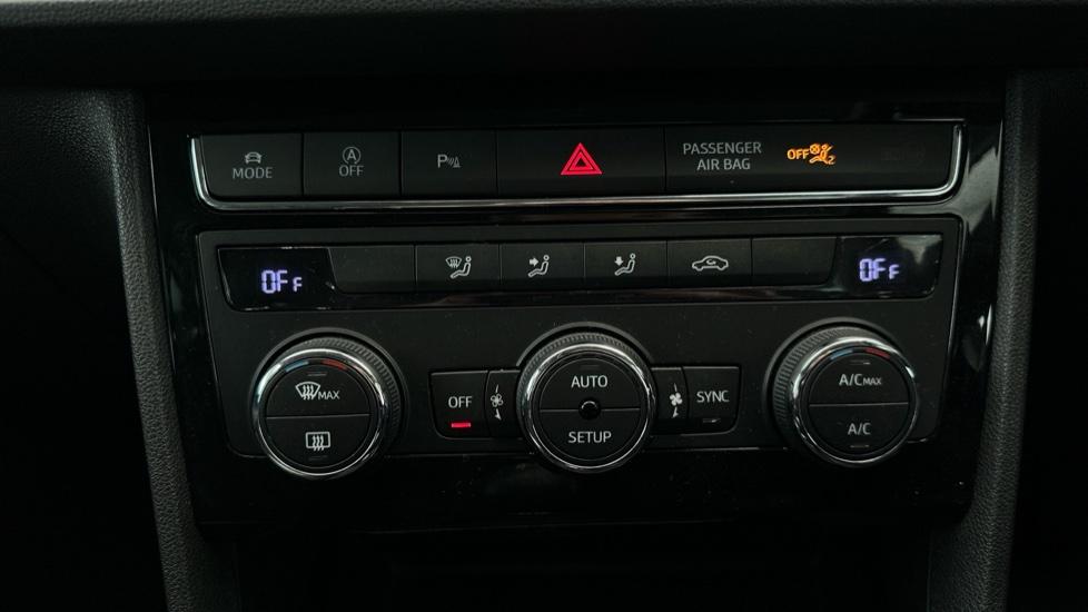 Air Conditioning /Dual Climate Control /Auto Stop/Start 