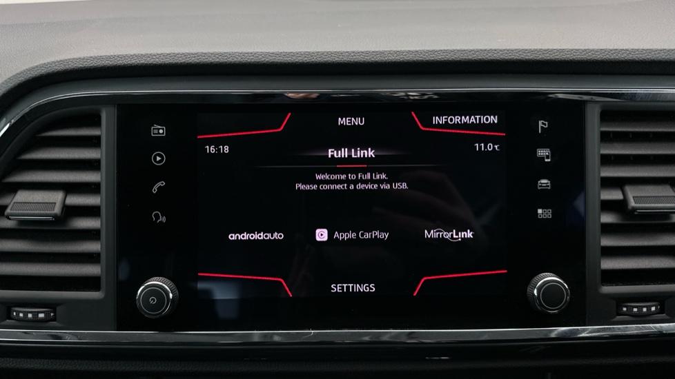 Apple CarPlay/Android Auto 